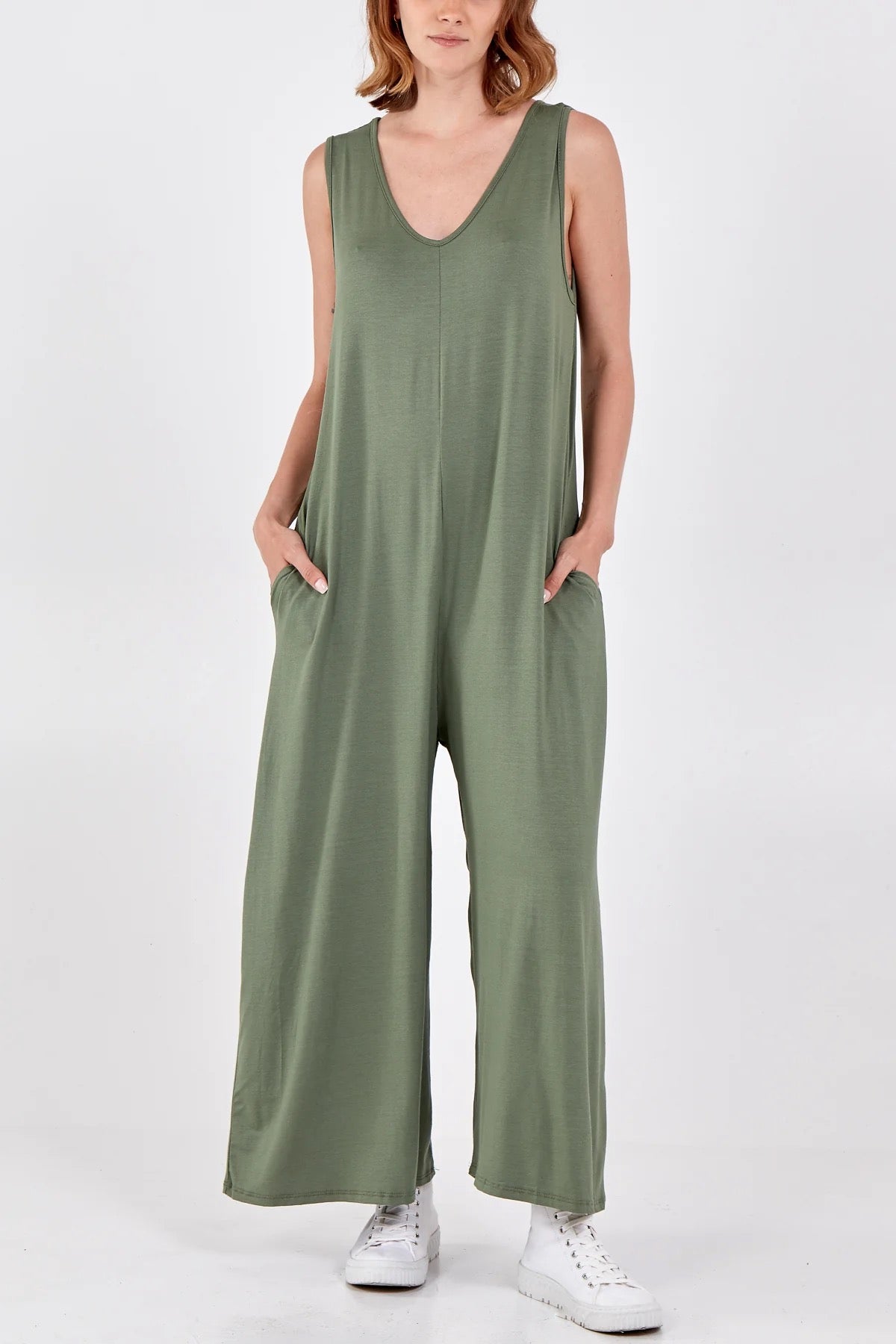 SLEEVELESS PLAIN V-NECK JUMPSUIT