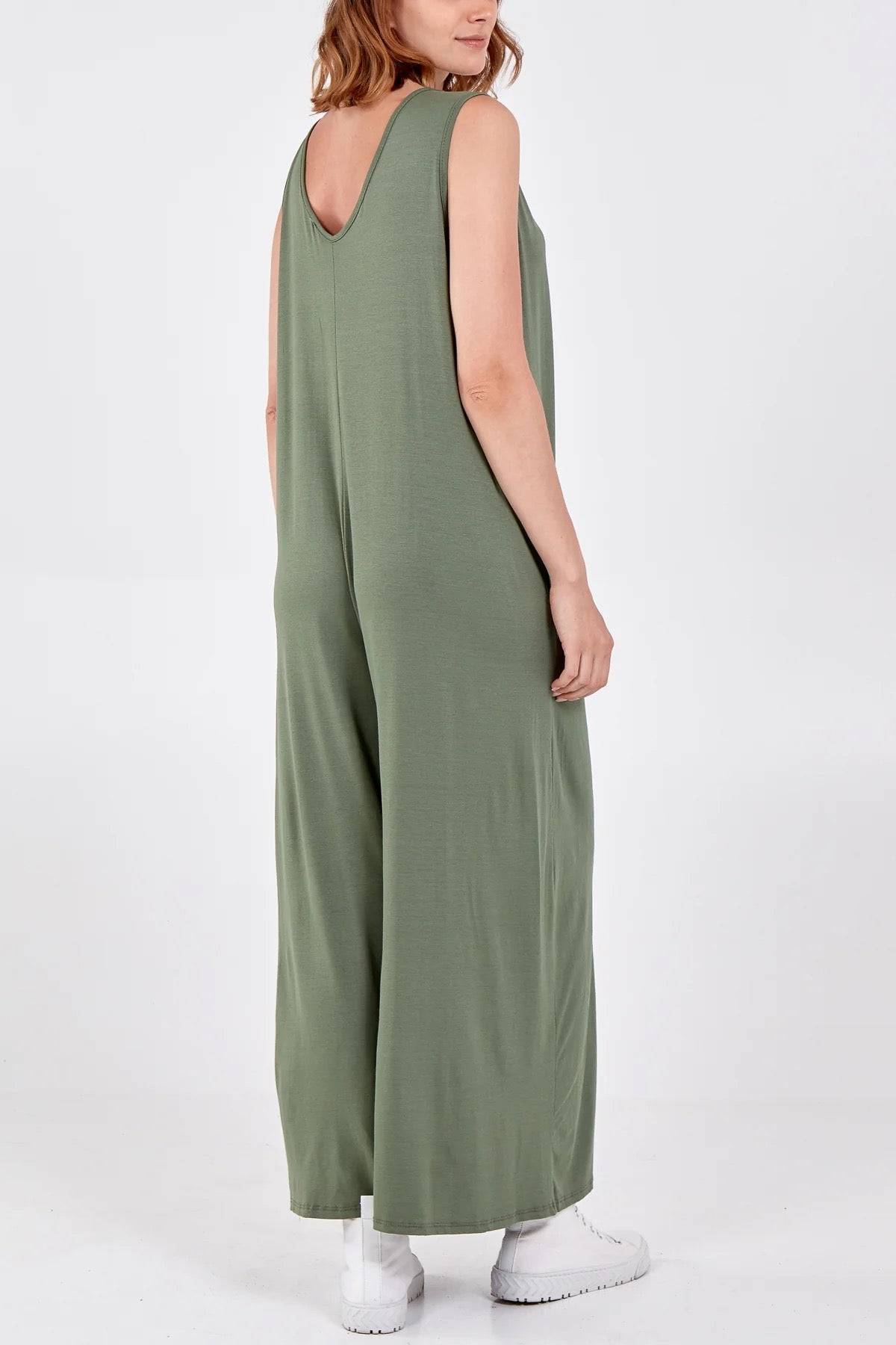 SLEEVELESS PLAIN V-NECK JUMPSUIT