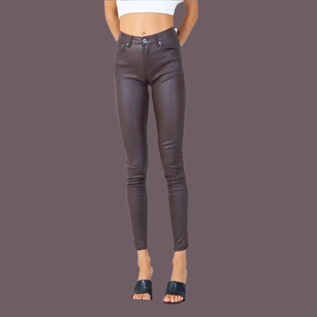 Sleek skinny jeans with five pockets