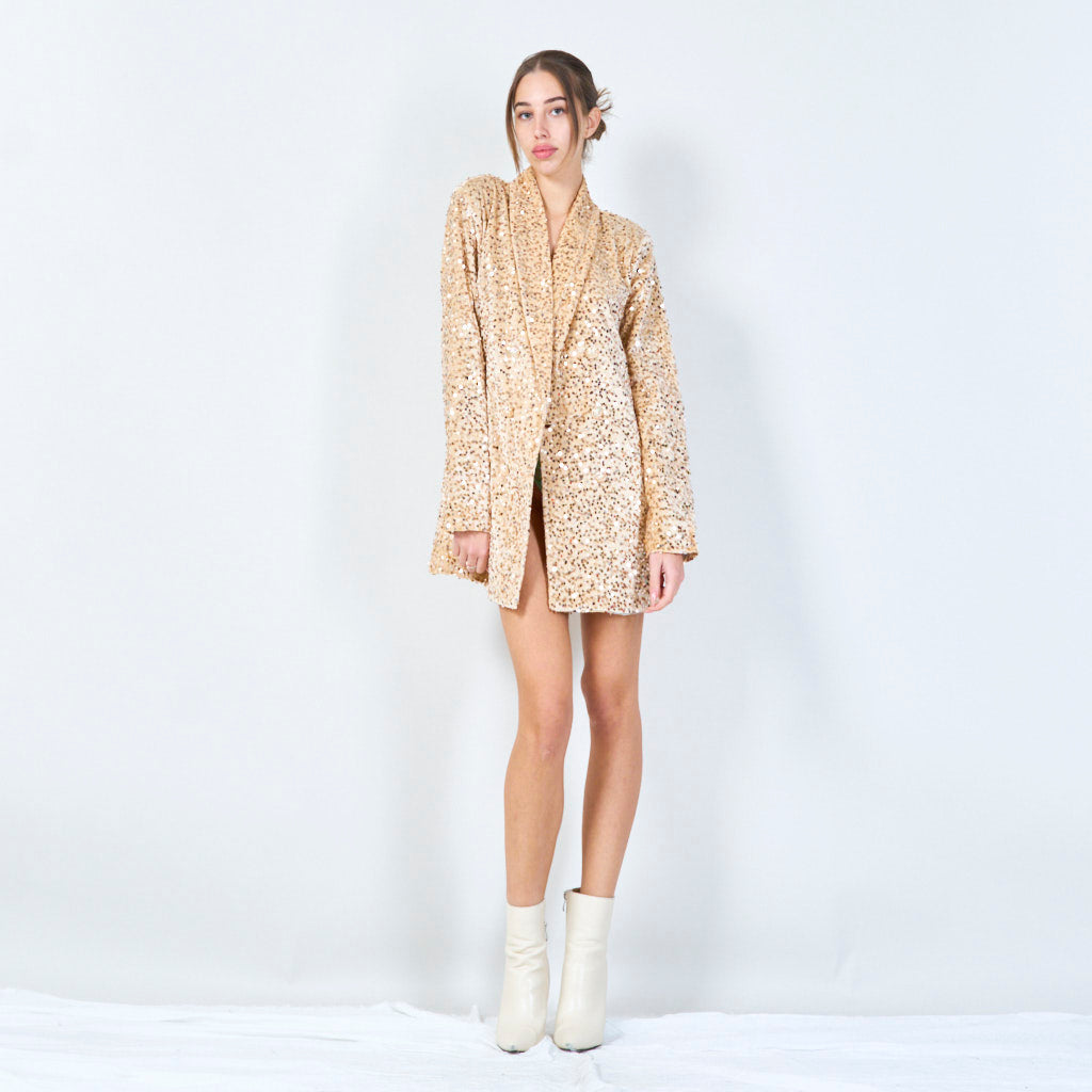 Sequin-covered blazer with shawl collar .