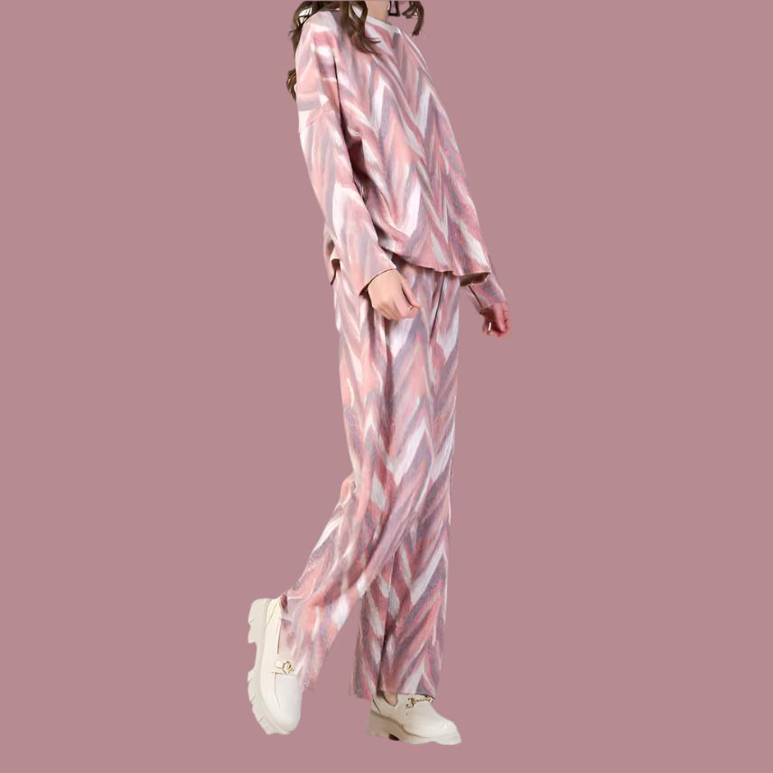 Cozy knitwear set with chevron print.