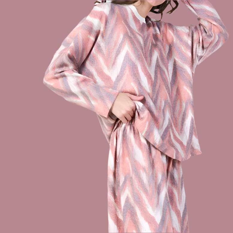 Cozy knitwear set with chevron print.