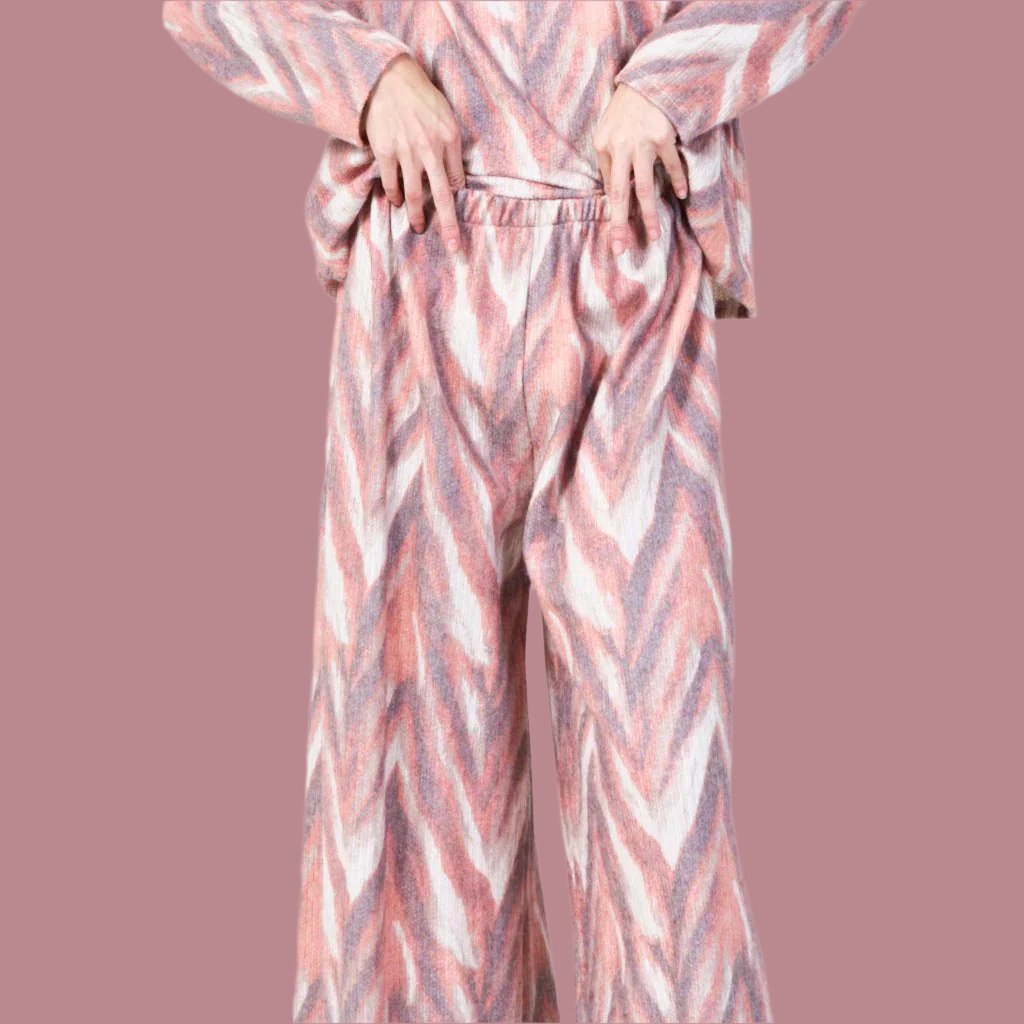 Cozy knitwear set with chevron print.